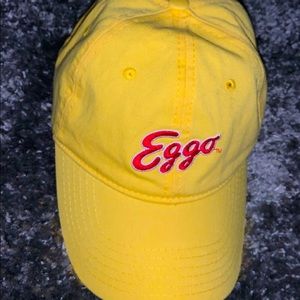 Eggo hat